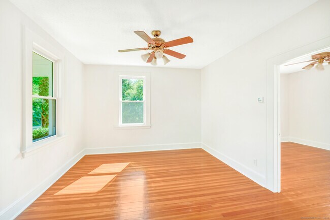 Foto del edificio - 29 Hazelhurst Ave