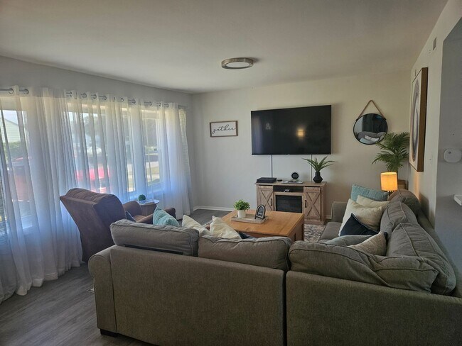 Building Photo - 2213 Wharton Ave