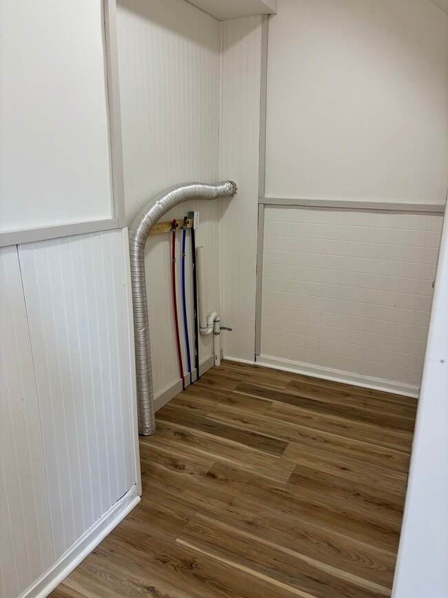 Foto del edificio - 19 W Chartes St