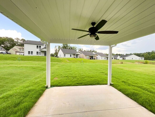 Foto del edificio - 415 Bud Farmer Pl