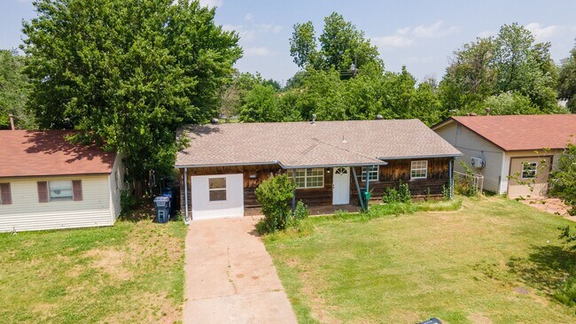 Building Photo - 4 bedroom home! **DEPOSIT SPECIAL!! 50% OF...