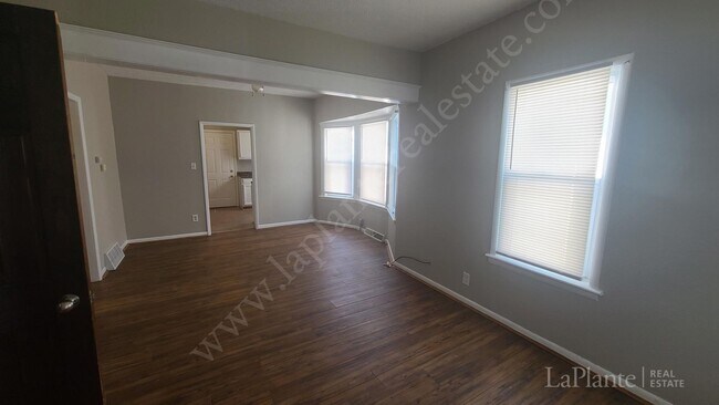 Building Photo - Two Bedroom Bungalow for Rent