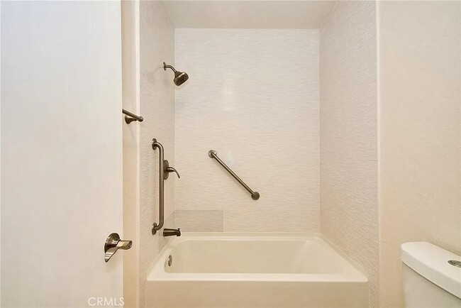 Building Photo - 2386 E Del Mar Blvd