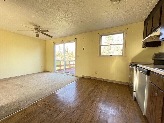 Building Photo - 3111 Stallion Dr
