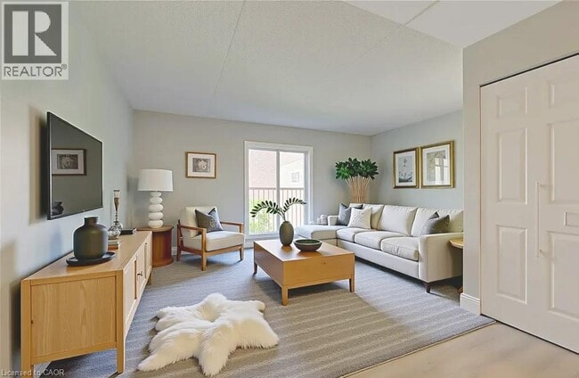 Building Photo - 329 Northlake Dr