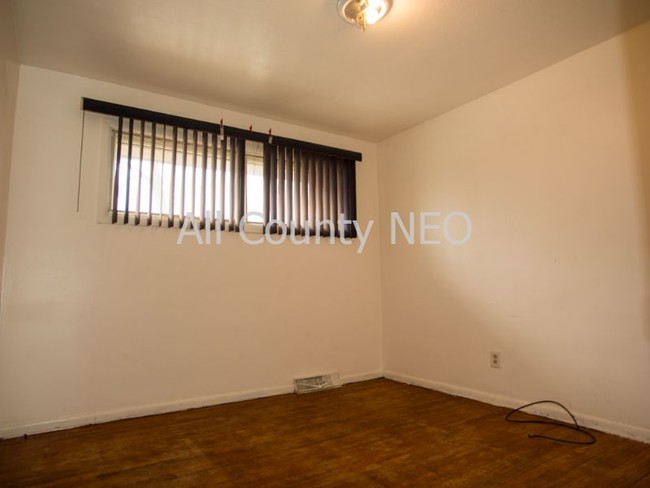 Foto del edificio - 5221 Catherine St