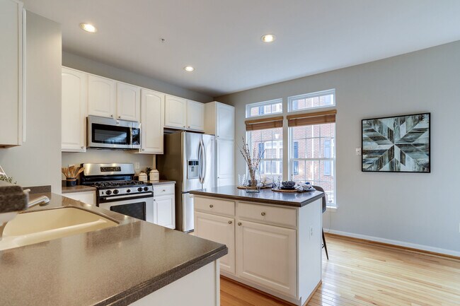 Foto del edificio - 3676 Madison Watch Way