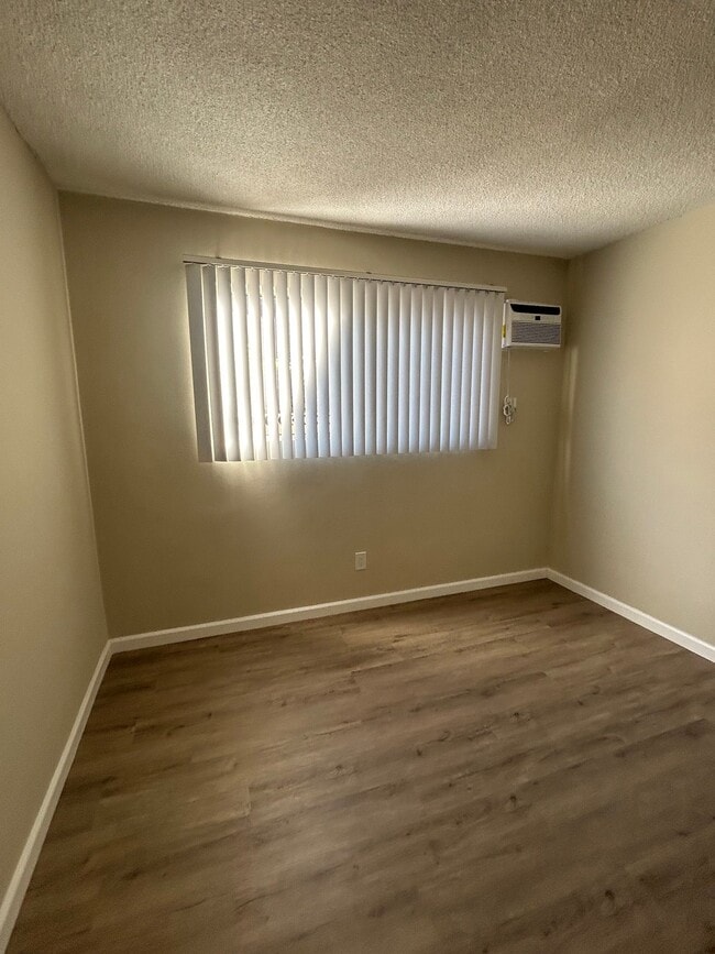 Building Photo - 1164 W Duarte Rd