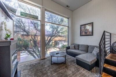 Building Photo - 1002 W Lake St