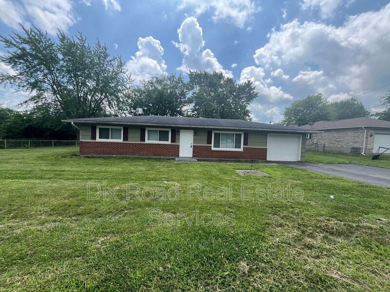 Primary Photo - 440 W Wenger Rd