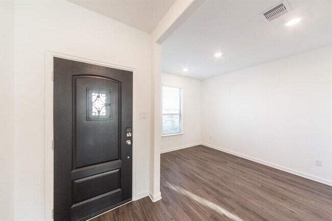 Foto del edificio - 3731 Butterfly Breeze Ln
