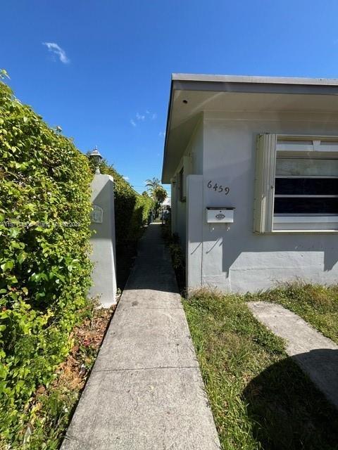 Foto del edificio - 6457 SW 9th St