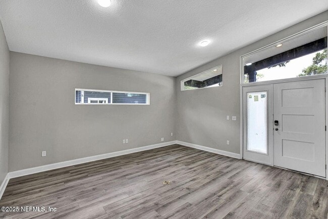 Building Photo - 938 Alderside St