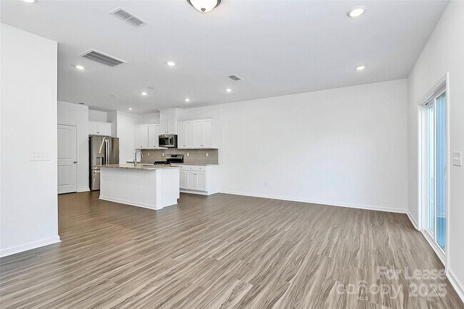 Foto del edificio - 3651 Secrest Lndg