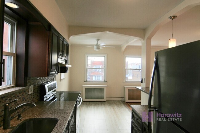 Building Photo - 47-17-47-28 28th Ave