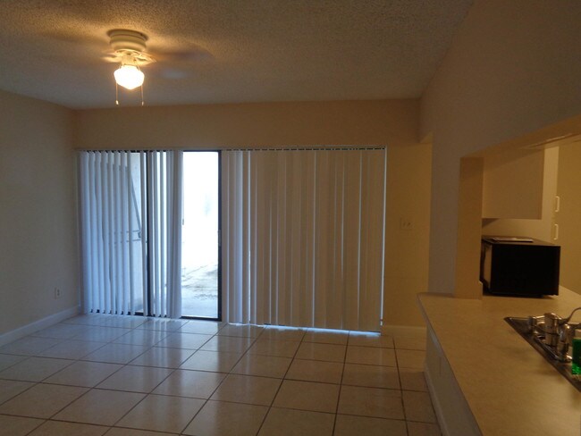 Foto del edificio - 1455 White Pine Dr