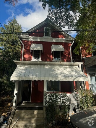 Welcome to 1315 LaBelle Street, a delightful 3-bedroom, 1-bathroom home - 1315 Labelle Ave