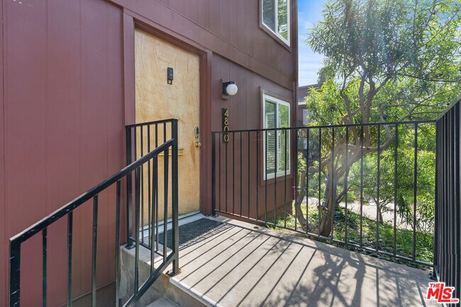 Foto del edificio - 4800 Maytime Ln