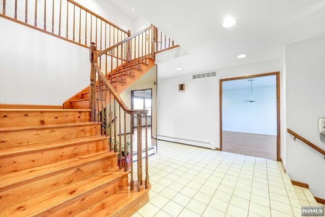 Building Photo - 407 Golf Course Dr