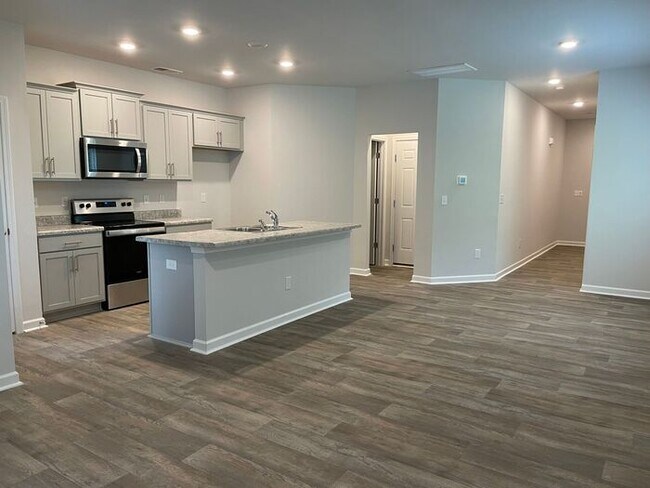 Foto del edificio - 2130 New Garden Rd