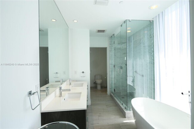 Foto del edificio - 480 NE 31st St