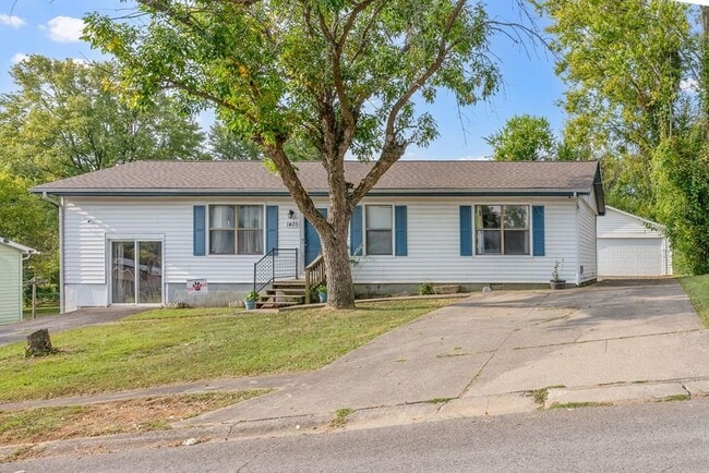 Building Photo - 1405 Barberry Pl