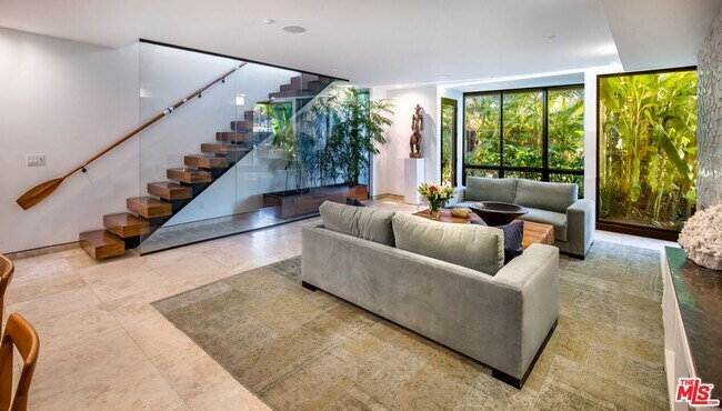 Foto del edificio - 235 Entrada Dr