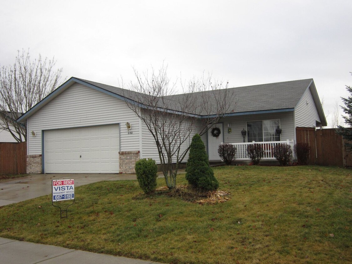 Primary Photo - 3 Bed, 1 bath Prairie Falls Home