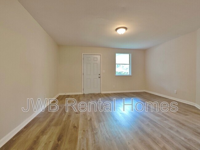Foto del edificio - 5239 Potomac Ave
