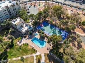 Building Photo - 725 N Royal Crest Cir