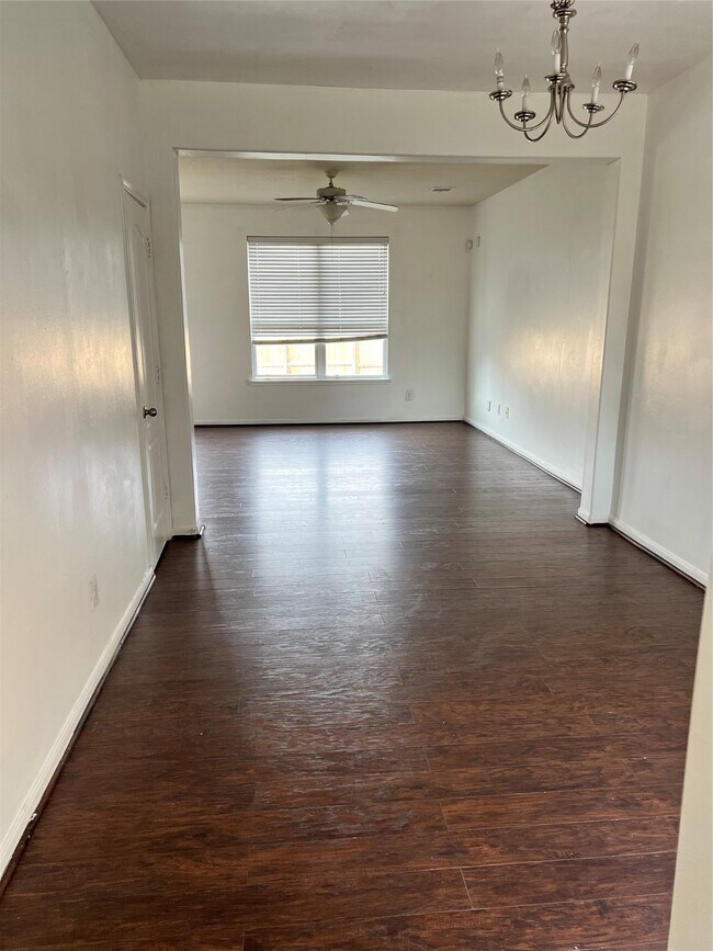 Foto del edificio - 7459 Tonsley Springs Dr