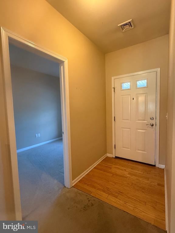 Building Photo - 2082 Deer Run Dr