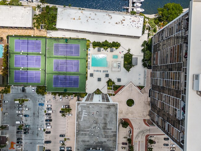 Foto del edificio - 1925 Brickell Ave