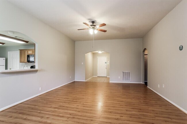 Foto del edificio - 7022 Woodland Oaks