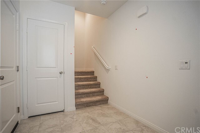 Building Photo - 8930 Jasmin Dr