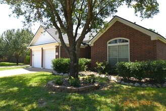 Building Photo - 3806 Vinecrest Dr