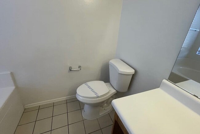 Building Photo - 5260 Parkglen Ave