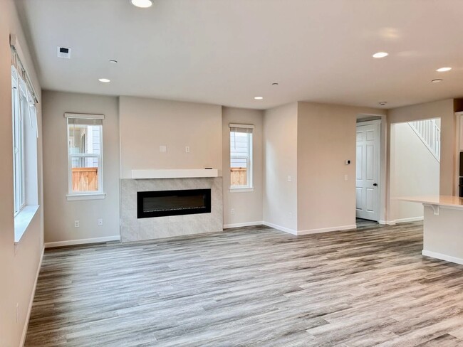 Building Photo - 7525 87th Dr NE