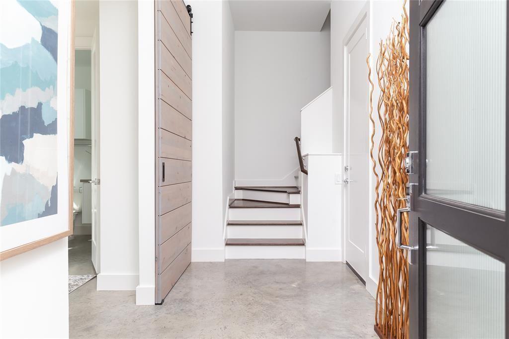 Foto principal - 5867 E Post Oak Ln