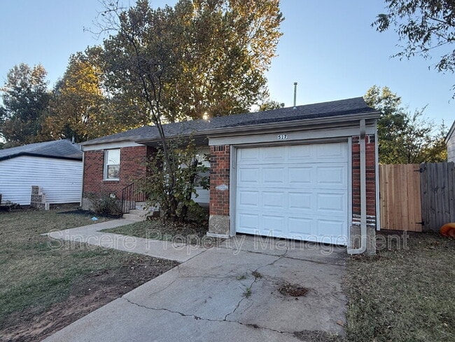 Photo - 517 S Midwest Blvd House