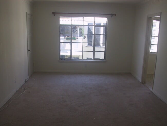 Foto del edificio - 222 S Reeves Dr