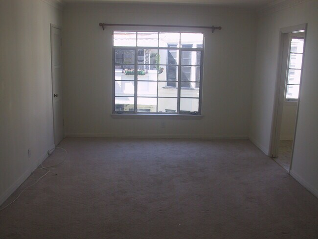 Building Photo - 222 S Reeves Dr