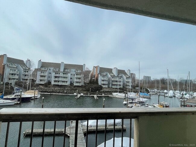 Building Photo - 105 Harbor Dr