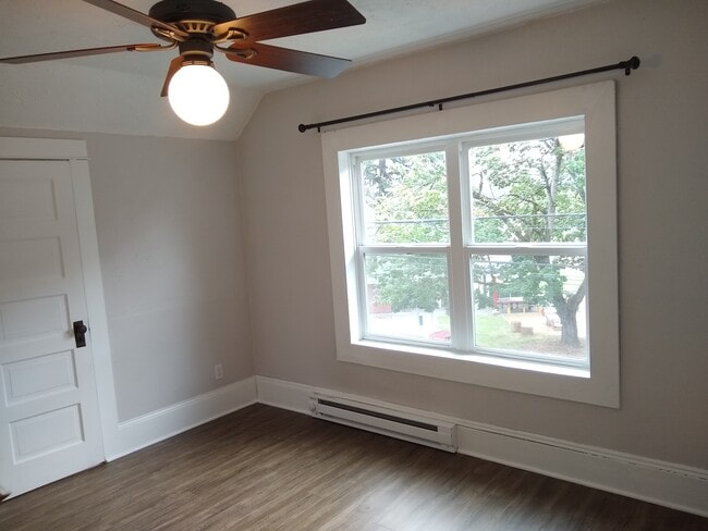 Bedroom #3 East Facing, overlooks Brooklyn Park - 3381 SE 10th Ave Unit B