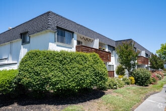 Building Photo - The Lenox