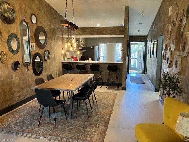 Foto del edificio - 4180 Looking Glass Ln