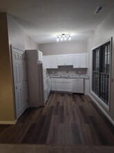 Building Photo - 96 Poquonock Ave