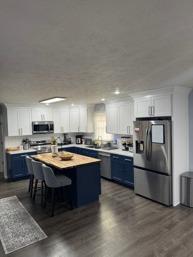 Foto del edificio - 301 Eagle Dr