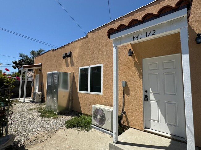 Foto del edificio - 841 1/2 West 64th Street