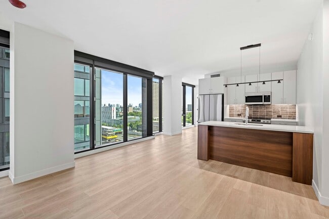 Photo - 1106 W Van Buren St (Chicago, IL) Apartment